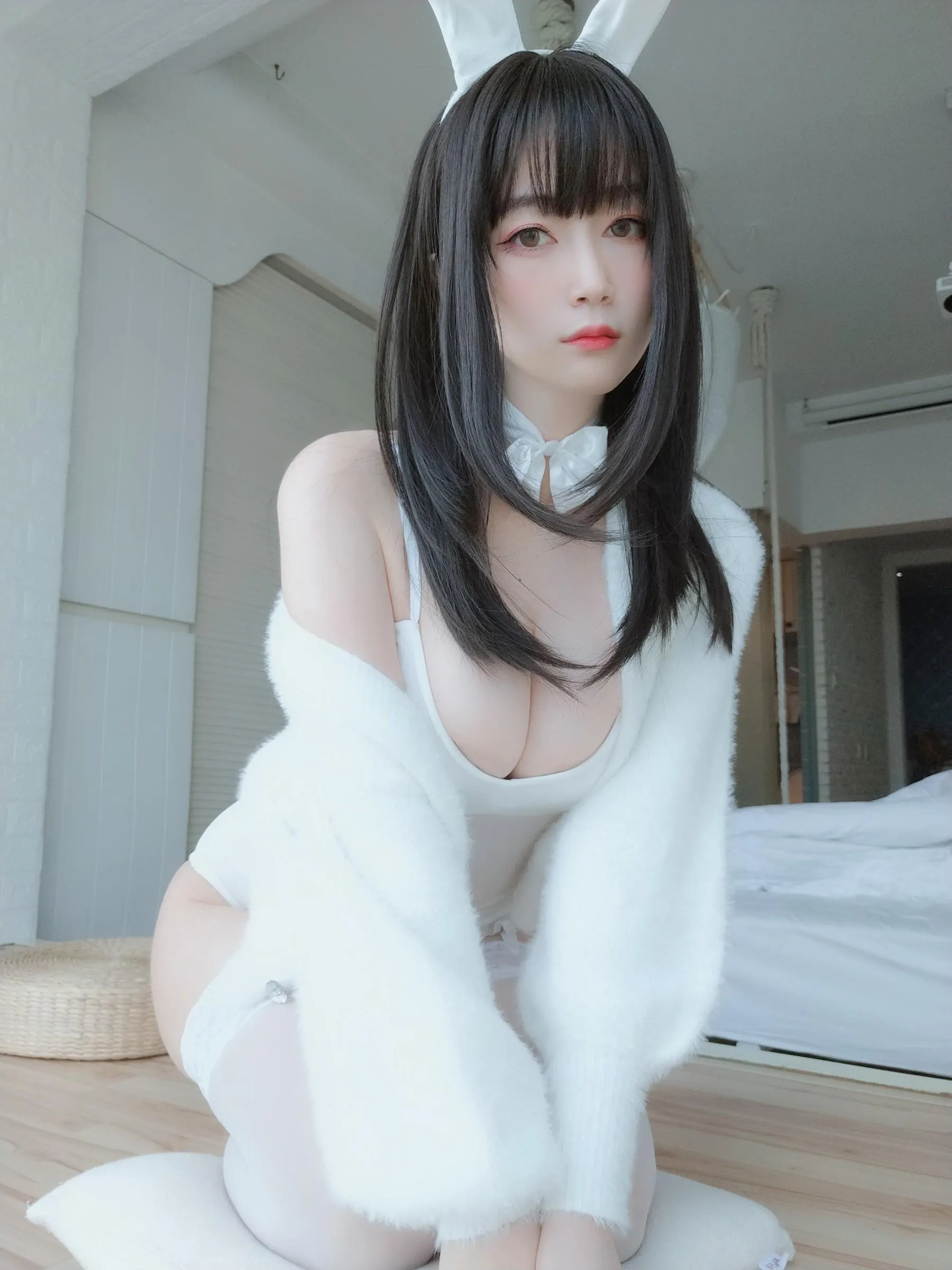 白银81 – 自撮 Vol.52 白丝兔子 [110P]插图4